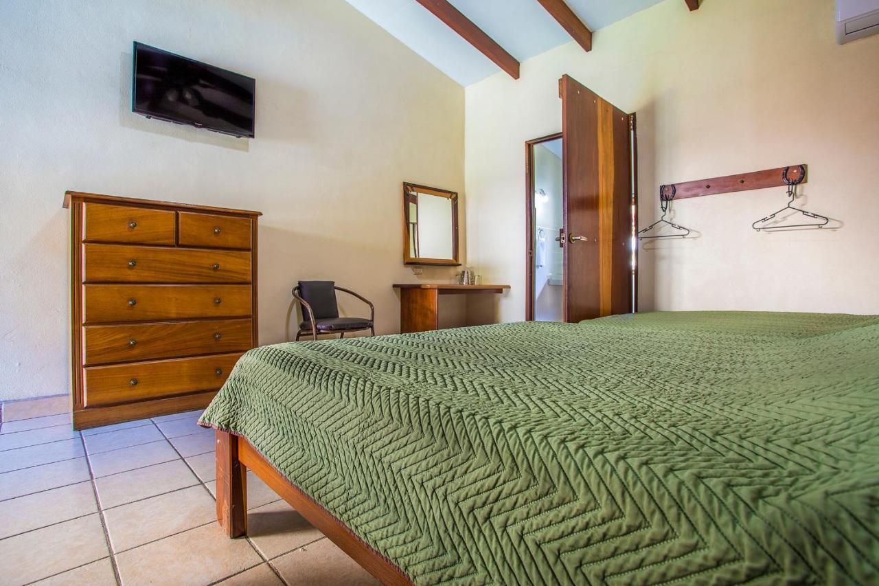 Hotel La Hacienda Quesada  Bagian luar foto