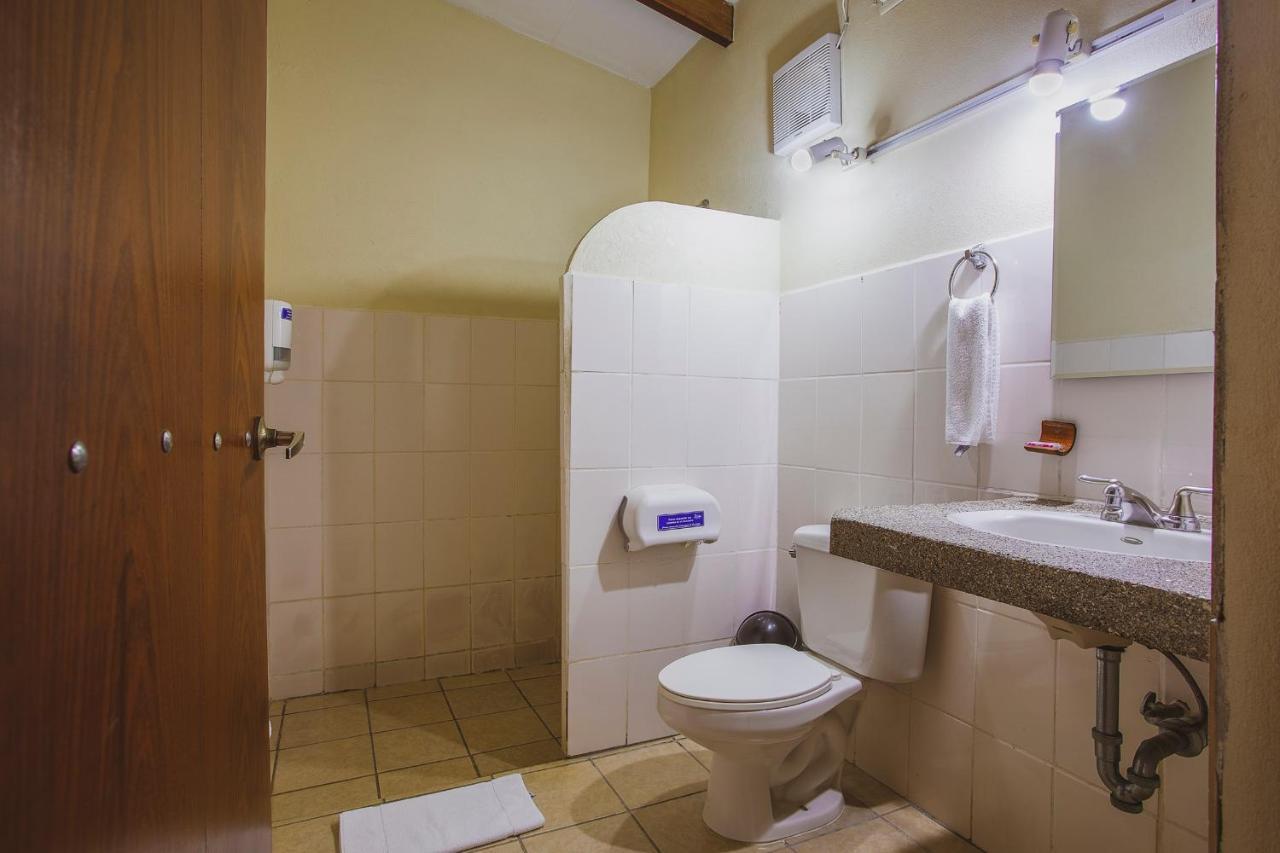 Hotel La Hacienda Quesada  Bagian luar foto